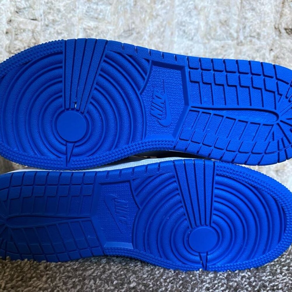 NIKE Air Jordan 1 Low (Size: 4Y /BigKids) *NWT* - Picture 8 of 12